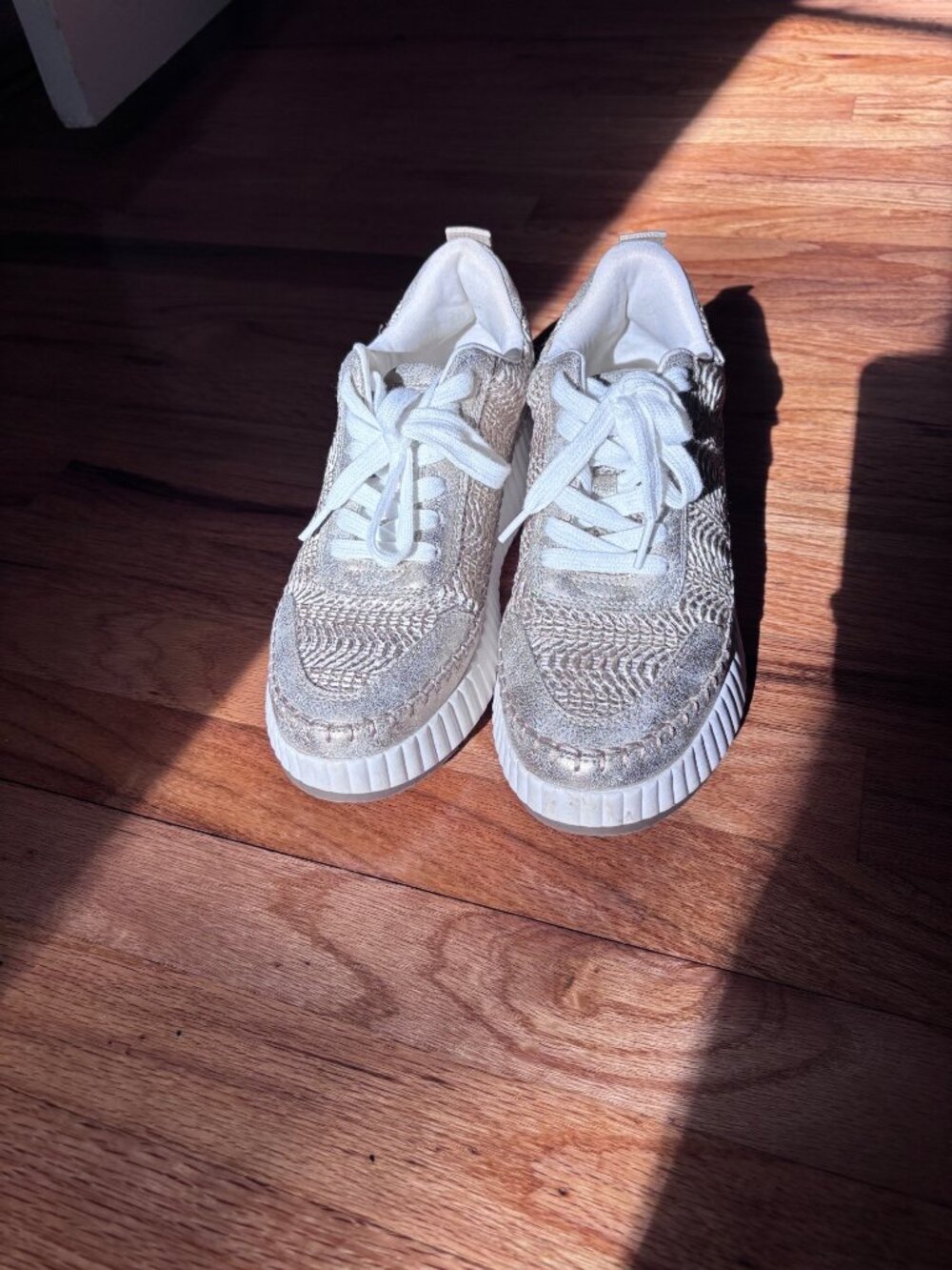 Womens Metallic Gold Flatform Sneakers With Woven & Stitching Details S 8.5 - Picture 2 of 8